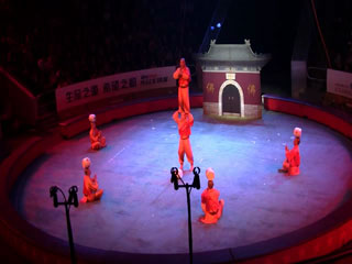 Игра с вазами Китай. Tianjin Acrobatic Troupe - Jar Jugglers (China). 9 - ый Международный фестиваль акробатического искусства Ухань (Китай